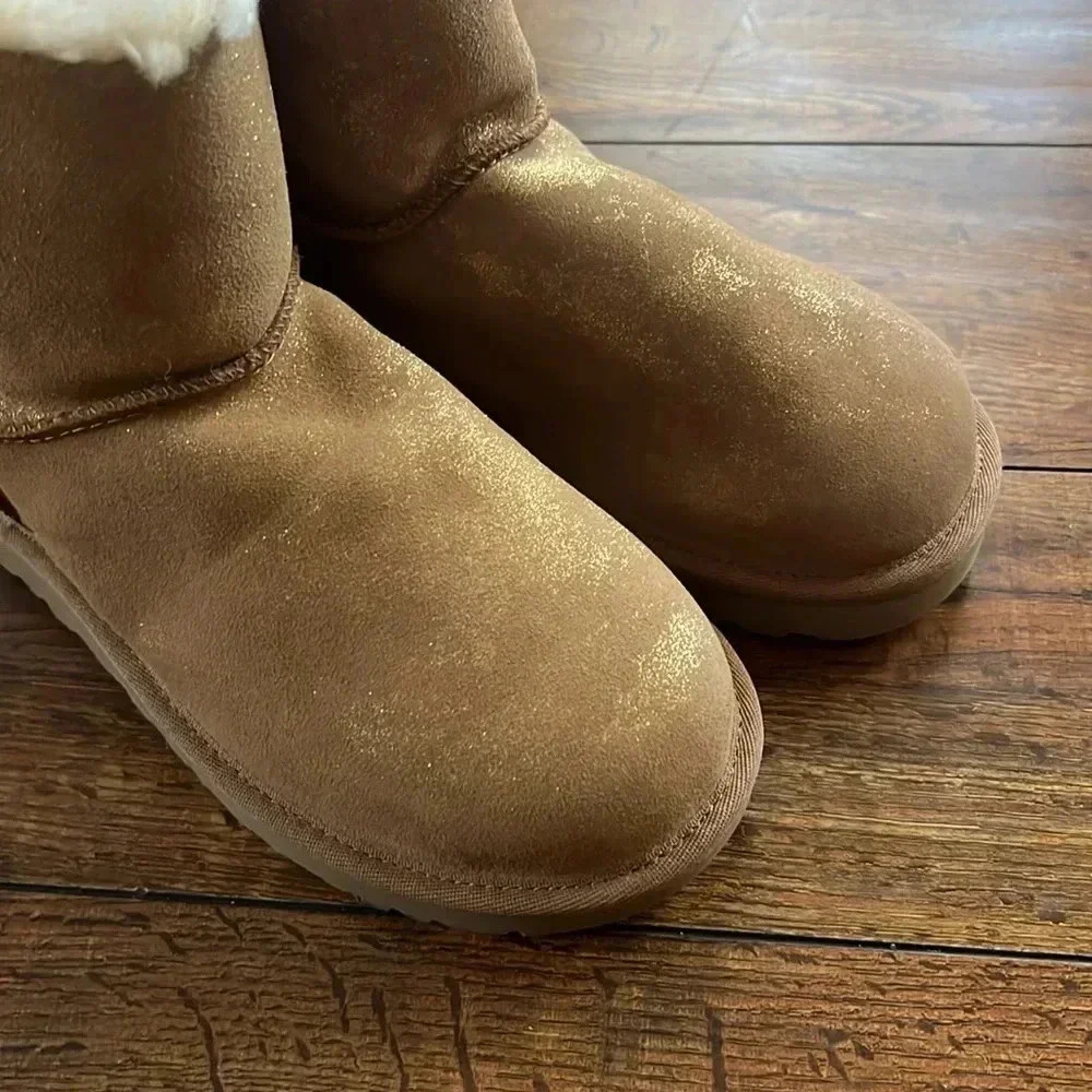 New UGG Boots - Picture 8 of 8